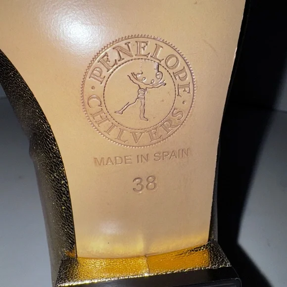 Penelope Chilvers Mary Jane Gold Metallic Low Pumps 38=7 - Picture 7 of 7